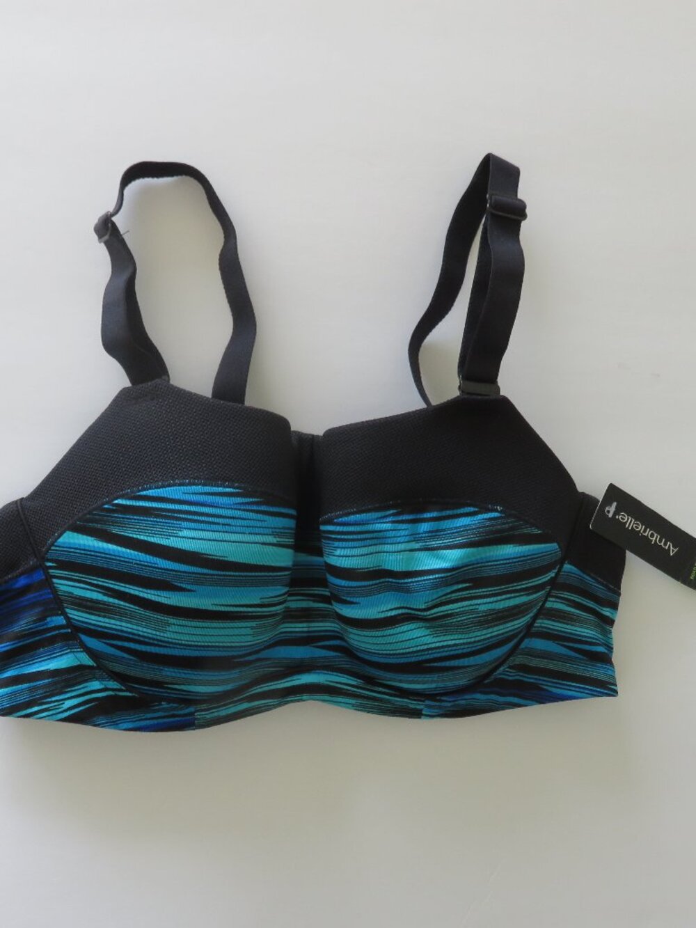 (#138) Ambrielle Multitasker Sports Bra Underwire Molded Cups Size 34B